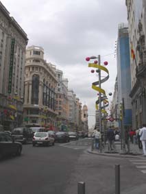 Fula dekorationer p&aring; Gran V&iacute;a