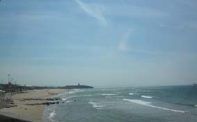 Stranden i Carcavelos var n&auml;stan folktom