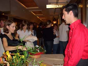En l�ng k� till entr�n