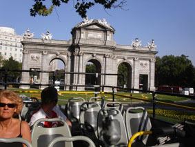 Vi passerar f�rbi Puerta de Alcal�